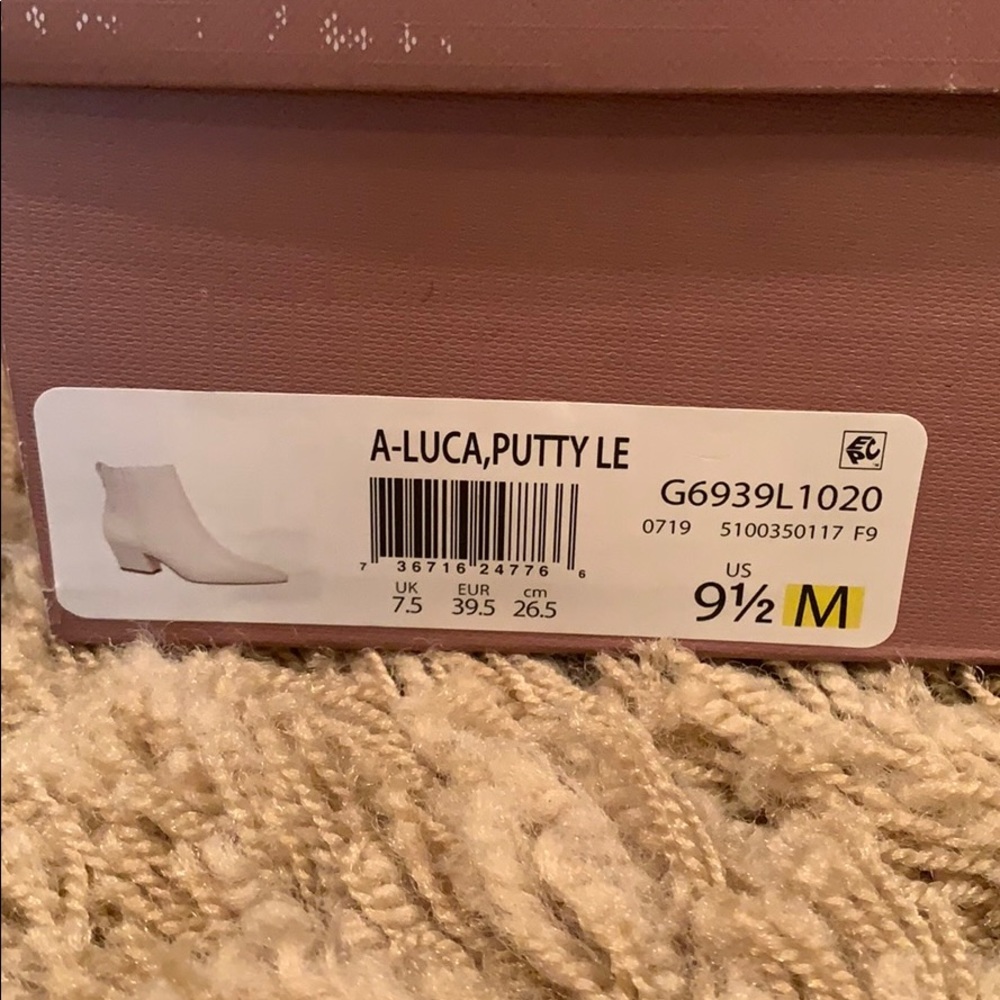 Franco Sarto White Leather Zip Up Booties - Picture 3 of 9